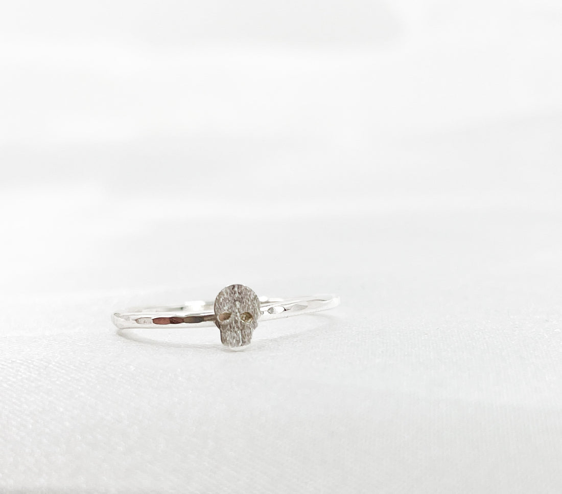 Dainty Skull Ring